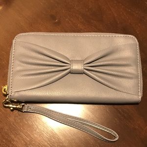 Grey Bow Wristlet